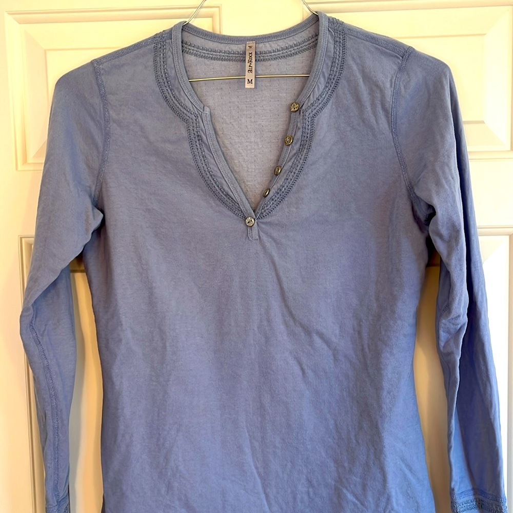 Alp-n-rock knit top size medium